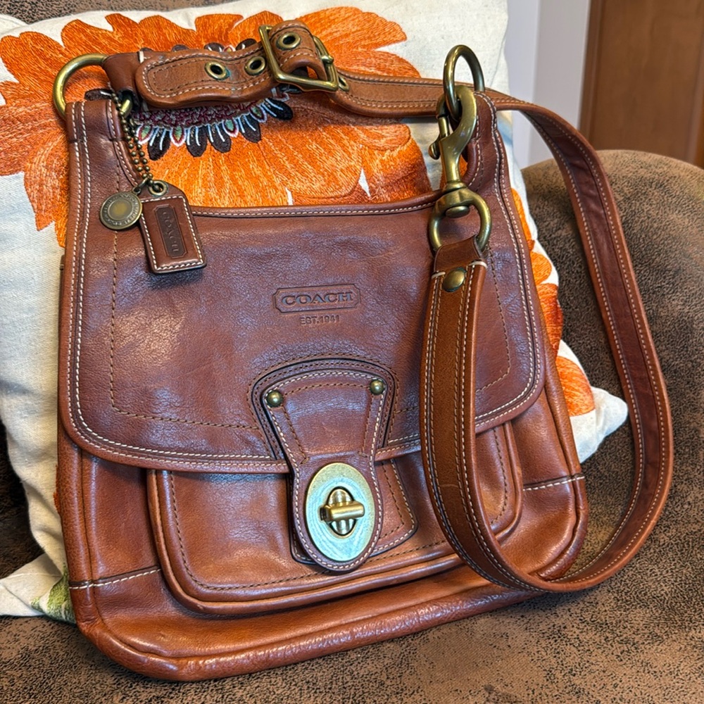 COACH 10325 65th ANNIVERSARY HIPPIE CROSSBODY BAG WHISKEY VACHETTA LEATHER 2006 - Picture 1 of 9